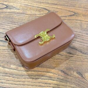 Fashion Triomphe style brown crossed body bag caramel brown small